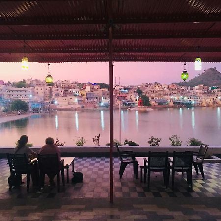 Doctor Alone Hostel Pushkar Bagian luar foto