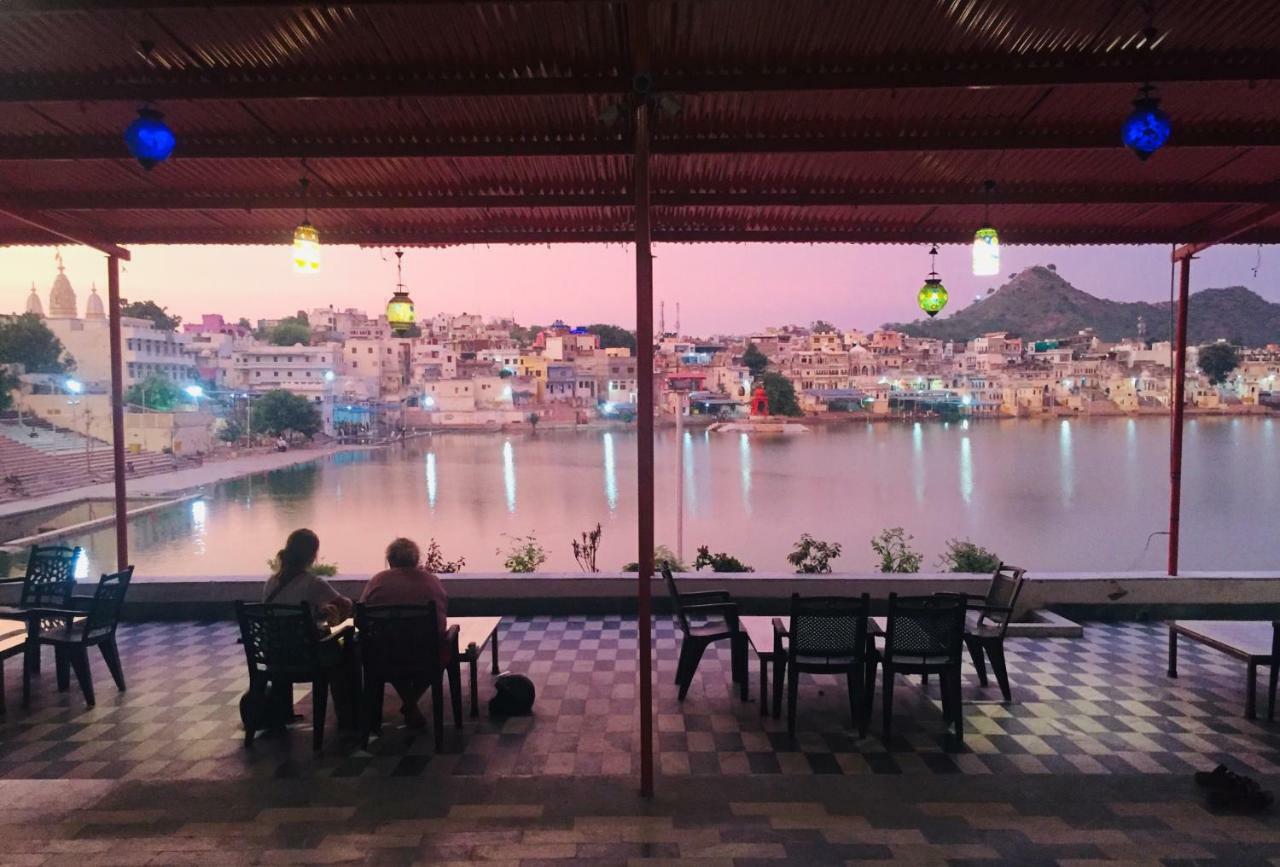 Doctor Alone Hostel Pushkar Bagian luar foto